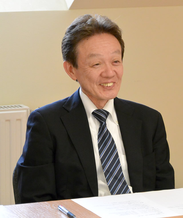 ハンガリー医科大学事務局 専務理事　石倉秀哉